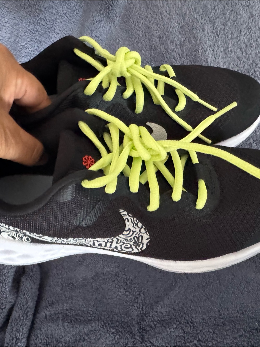 Nike big kids Black Sneakers with Neon Yellow Laces size 5